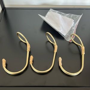 Threshold ratan wall hooks